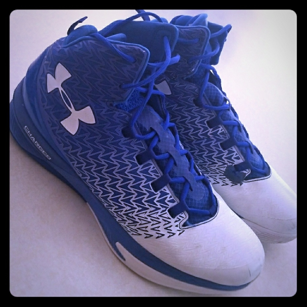Under Armour ClutchFit Drive 3 Basketball Shoes